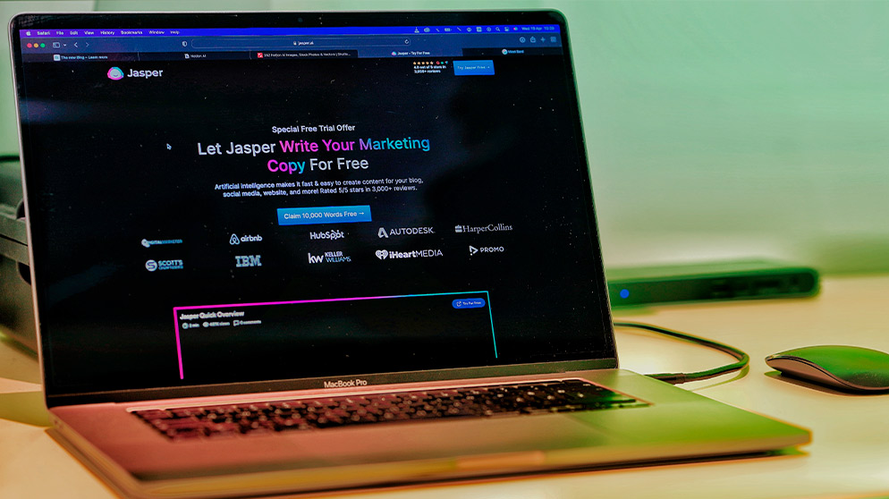 Laptop projecting Jasper.ia