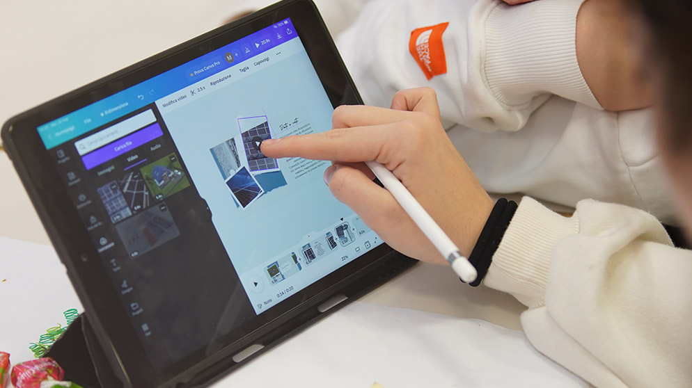 Woman working at tablet: Canva.